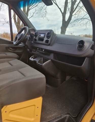 Желтый Мерседес Sprinter, объемом двигателя 3 л и пробегом 330 тыс. км за 38500 $, фото 25 на Automoto.ua