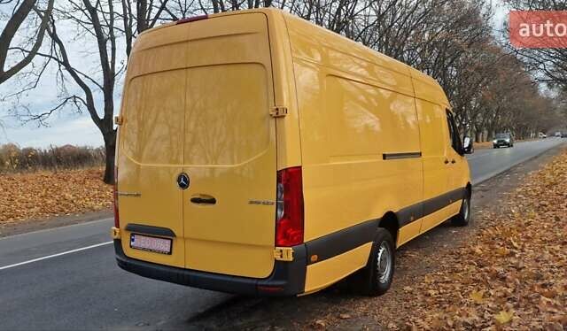 Желтый Мерседес Sprinter, объемом двигателя 3 л и пробегом 330 тыс. км за 38500 $, фото 2 на Automoto.ua