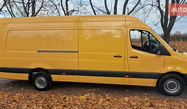 Желтый Мерседес Sprinter, объемом двигателя 3 л и пробегом 330 тыс. км за 38500 $, фото 3 на Automoto.ua