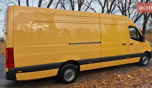 Желтый Мерседес Sprinter, объемом двигателя 3 л и пробегом 330 тыс. км за 38500 $, фото 4 на Automoto.ua
