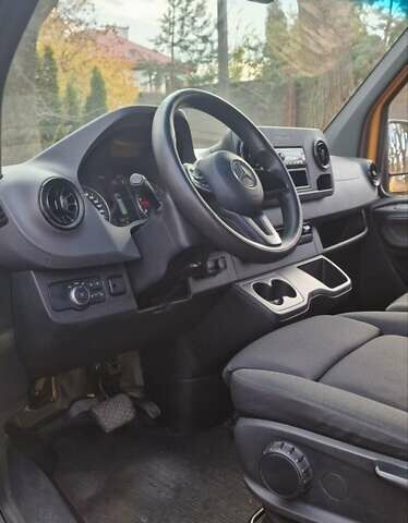 Желтый Мерседес Sprinter, объемом двигателя 3 л и пробегом 330 тыс. км за 38500 $, фото 22 на Automoto.ua