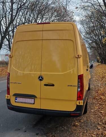 Желтый Мерседес Sprinter, объемом двигателя 3 л и пробегом 330 тыс. км за 38500 $, фото 9 на Automoto.ua