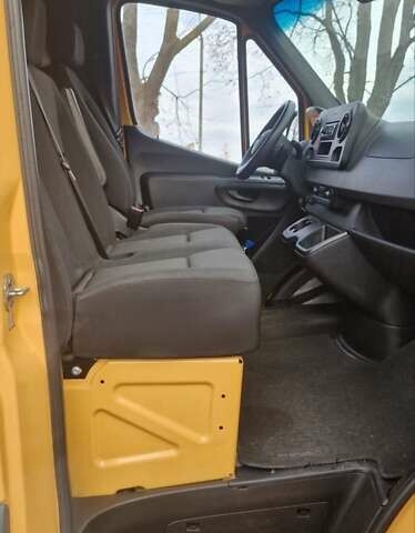 Желтый Мерседес Sprinter, объемом двигателя 3 л и пробегом 330 тыс. км за 38500 $, фото 26 на Automoto.ua