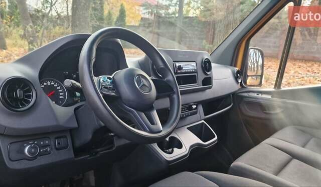 Желтый Мерседес Sprinter, объемом двигателя 3 л и пробегом 330 тыс. км за 38500 $, фото 27 на Automoto.ua