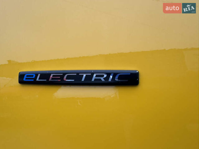 Жовтий Мерседес Sprinter, об'ємом двигуна 0 л та пробігом 34 тис. км за 22999 $, фото 47 на Automoto.ua