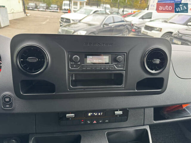 Жовтий Мерседес Sprinter, об'ємом двигуна 0 л та пробігом 34 тис. км за 22999 $, фото 9 на Automoto.ua