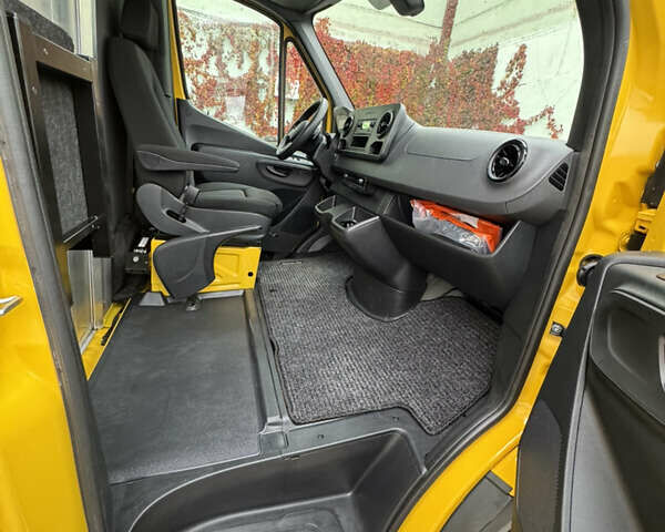 Жовтий Мерседес Sprinter, об'ємом двигуна 0 л та пробігом 34 тис. км за 22999 $, фото 16 на Automoto.ua