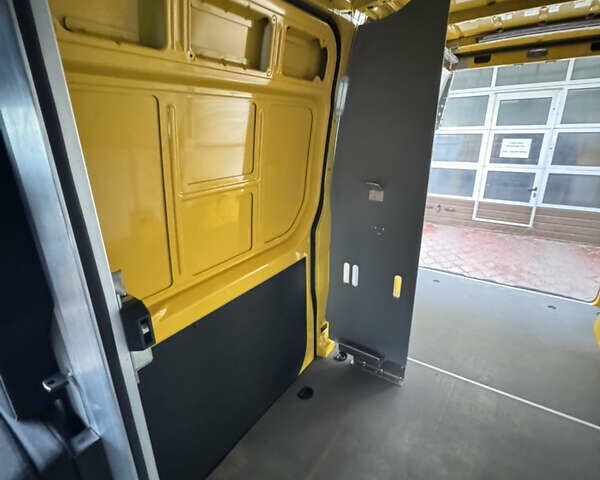 Жовтий Мерседес Sprinter, об'ємом двигуна 0 л та пробігом 34 тис. км за 22999 $, фото 45 на Automoto.ua