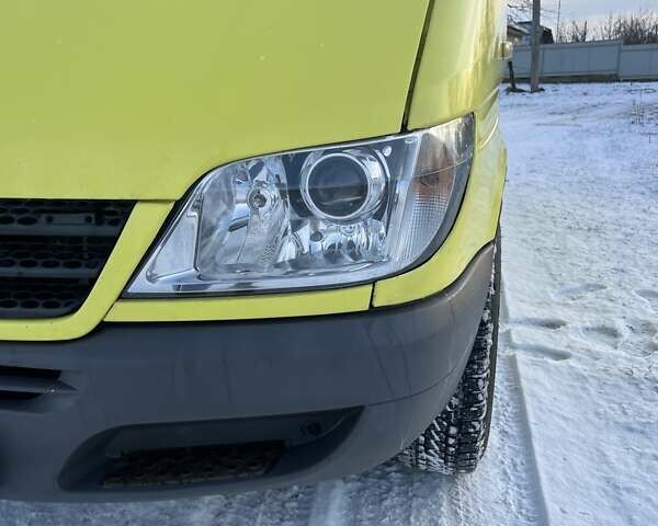 Желтый Мерседес Sprinter, объемом двигателя 2.69 л и пробегом 950 тыс. км за 9500 $, фото 7 на Automoto.ua