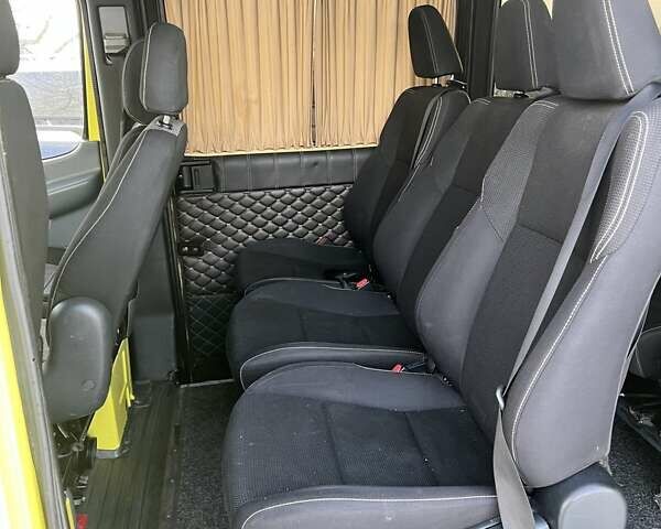 Желтый Мерседес Sprinter, объемом двигателя 2.69 л и пробегом 950 тыс. км за 9500 $, фото 13 на Automoto.ua