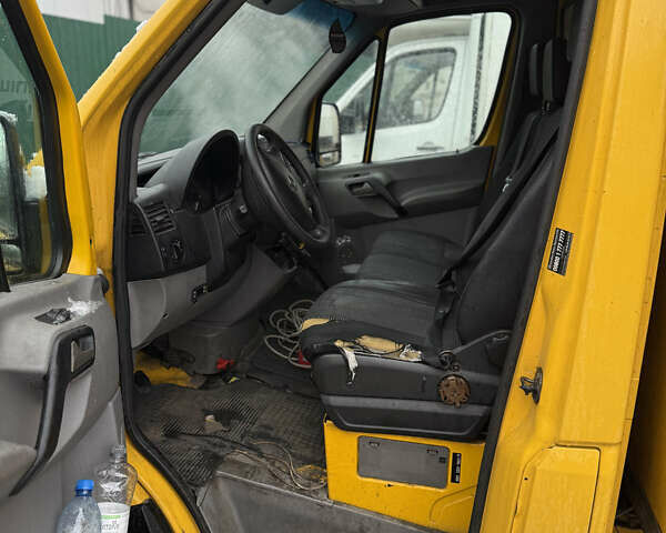 Жовтий Мерседес Sprinter, об'ємом двигуна 2.2 л та пробігом 470 тис. км за 6000 $, фото 13 на Automoto.ua