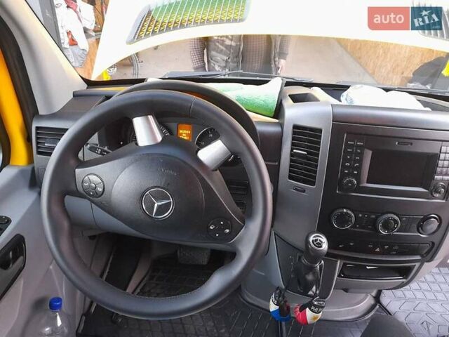 Желтый Мерседес Sprinter, объемом двигателя 3 л и пробегом 382 тыс. км за 32500 $, фото 8 на Automoto.ua