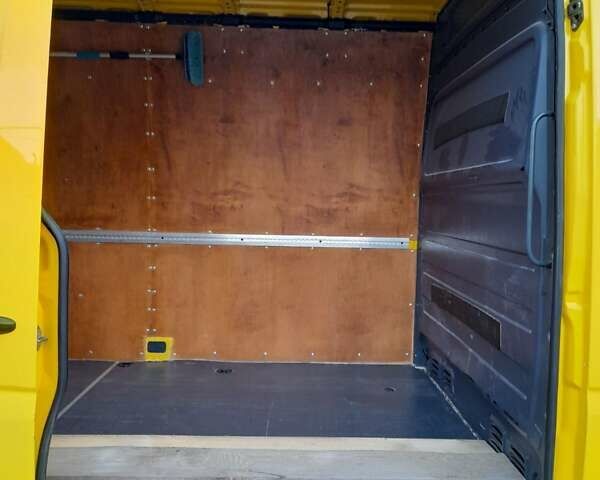 Желтый Мерседес Sprinter, объемом двигателя 3 л и пробегом 382 тыс. км за 32500 $, фото 4 на Automoto.ua