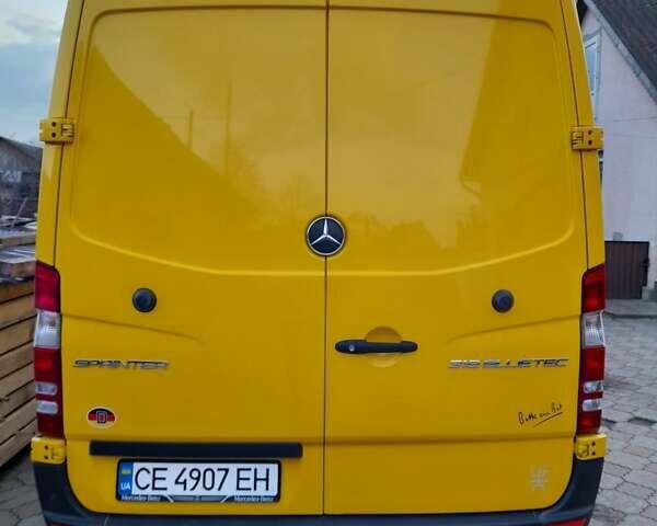 Желтый Мерседес Sprinter, объемом двигателя 3 л и пробегом 382 тыс. км за 32500 $, фото 1 на Automoto.ua