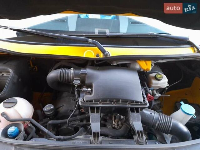 Желтый Мерседес Sprinter, объемом двигателя 3 л и пробегом 382 тыс. км за 32500 $, фото 2 на Automoto.ua