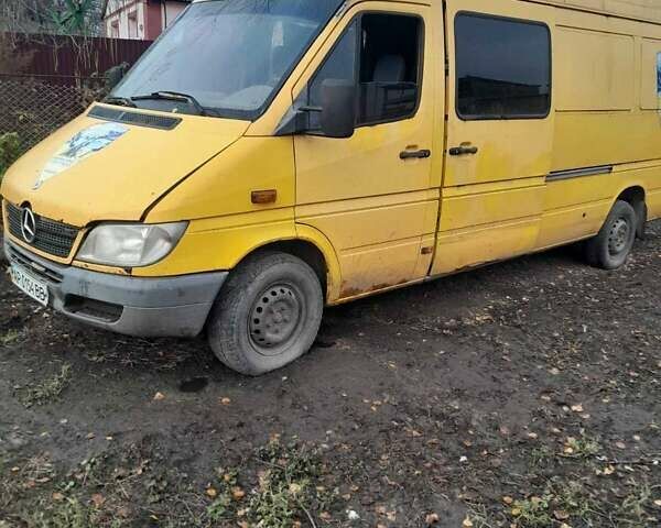 Жовтий Мерседес Sprinter, об'ємом двигуна 2.15 л та пробігом 250 тис. км за 7000 $, фото 2 на Automoto.ua