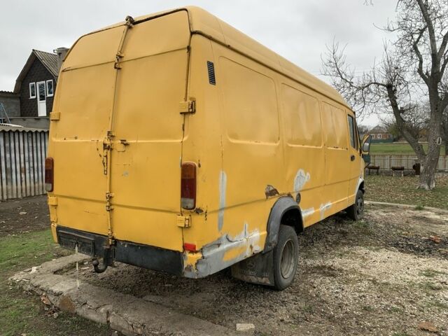 Желтый Мерседес Sprinter, объемом двигателя 2.9 л и пробегом 200 тыс. км за 1700 $, фото 4 на Automoto.ua