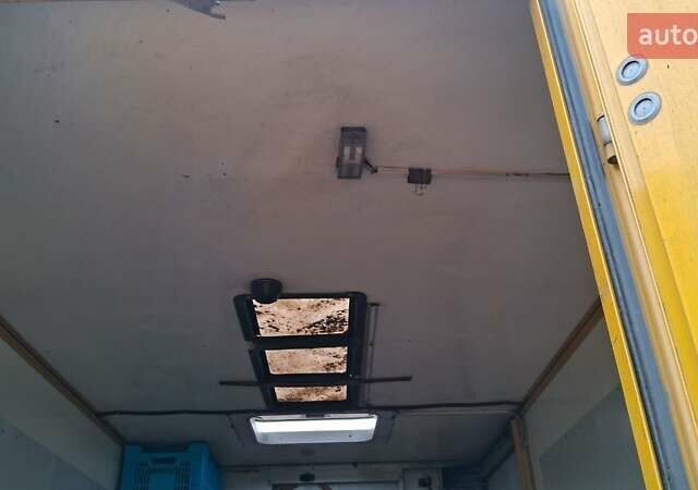 Желтый Мерседес Sprinter, объемом двигателя 2.3 л и пробегом 1000 тыс. км за 3300 $, фото 5 на Automoto.ua