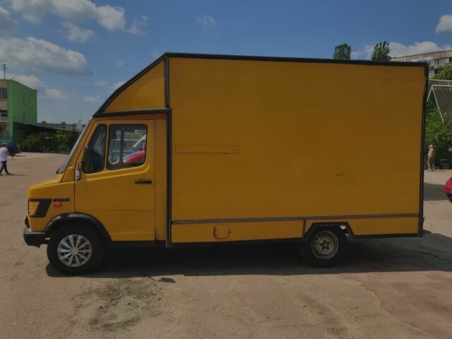 Желтый Мерседес Sprinter, объемом двигателя 2.3 л и пробегом 9 тыс. км за 3500 $, фото 5 на Automoto.ua