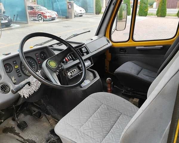 Жовтий Мерседес Sprinter, об'ємом двигуна 2.3 л та пробігом 300 тис. км за 3000 $, фото 10 на Automoto.ua