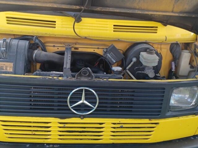 Желтый Мерседес Sprinter, объемом двигателя 2.3 л и пробегом 727 тыс. км за 4300 $, фото 6 на Automoto.ua