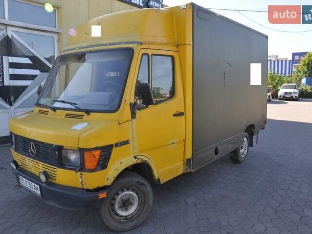 Желтый Мерседес Sprinter, объемом двигателя 2.4 л и пробегом 400 тыс. км за 1600 $, фото 7 на Automoto.ua