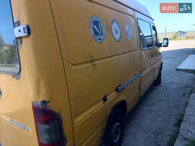 Желтый Мерседес Sprinter, объемом двигателя 2.9 л и пробегом 434 тыс. км за 3300 $, фото 2 на Automoto.ua