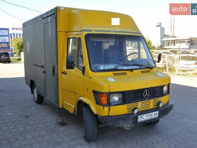 Желтый Мерседес Sprinter, объемом двигателя 2.4 л и пробегом 400 тыс. км за 1600 $, фото 2 на Automoto.ua