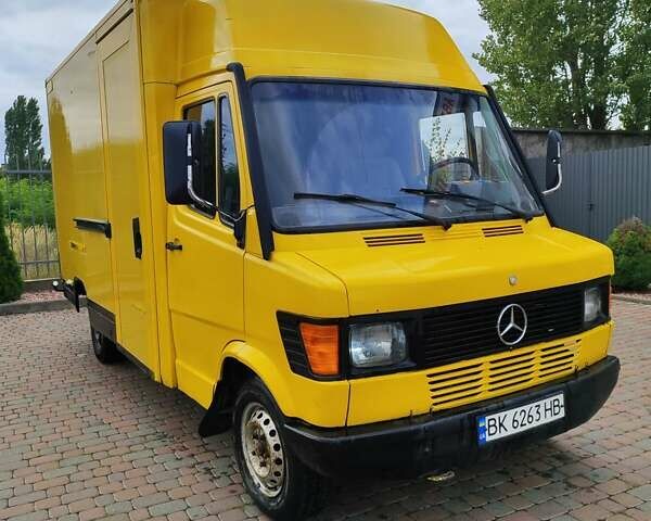 Жовтий Мерседес Sprinter, об'ємом двигуна 2.3 л та пробігом 300 тис. км за 3000 $, фото 5 на Automoto.ua