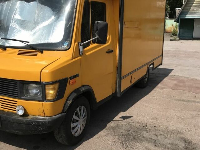 Желтый Мерседес Sprinter, объемом двигателя 2.3 л и пробегом 9 тыс. км за 3500 $, фото 4 на Automoto.ua