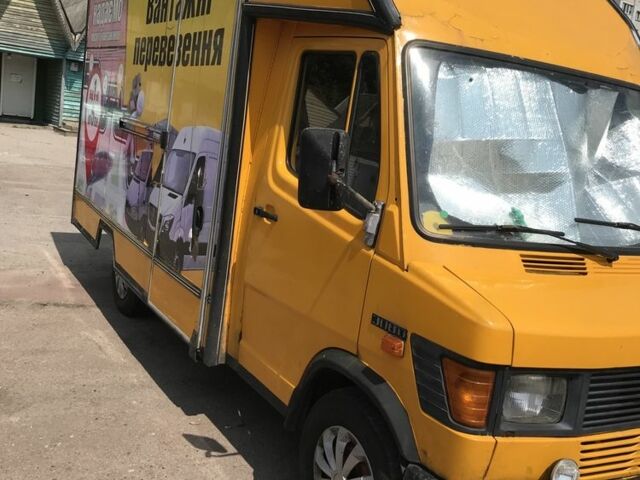 Желтый Мерседес Sprinter, объемом двигателя 2.3 л и пробегом 9 тыс. км за 3500 $, фото 3 на Automoto.ua
