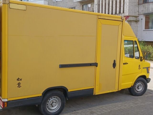 Желтый Мерседес Sprinter, объемом двигателя 2.3 л и пробегом 727 тыс. км за 4300 $, фото 4 на Automoto.ua