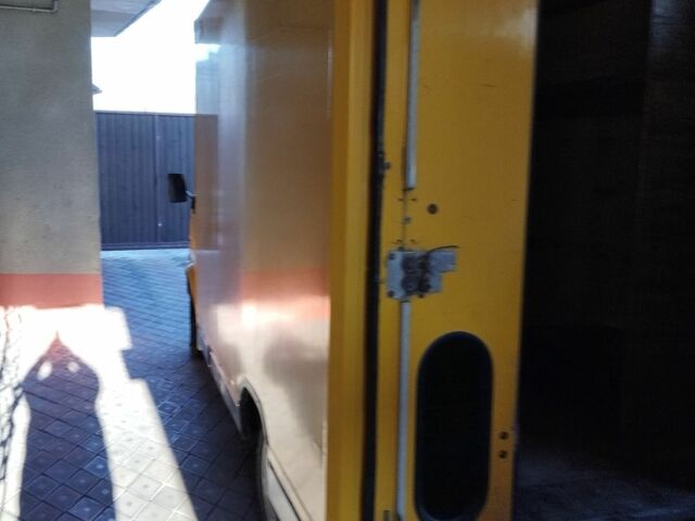 Жовтий Мерседес Sprinter, об'ємом двигуна 2.3 л та пробігом 350 тис. км за 4799 $, фото 5 на Automoto.ua