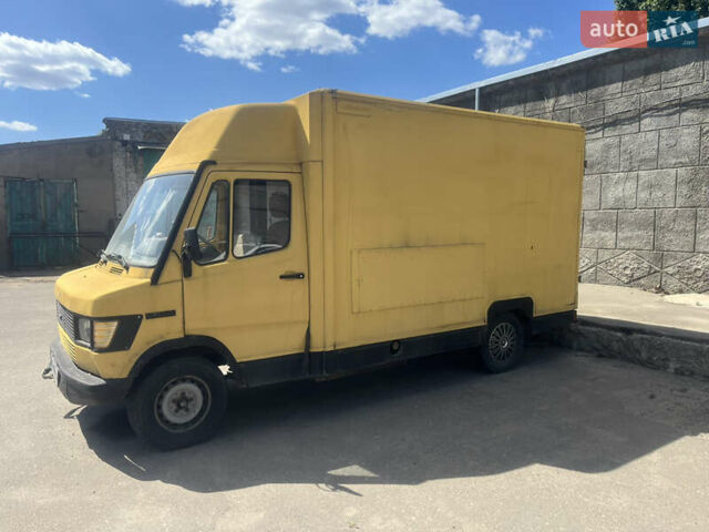 Жовтий Мерседес Sprinter, об'ємом двигуна 2.3 л та пробігом 200 тис. км за 3500 $, фото 1 на Automoto.ua