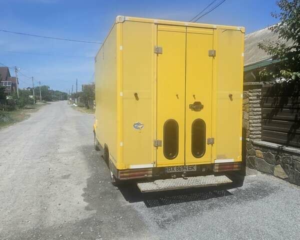 Желтый Мерседес Sprinter, объемом двигателя 2.3 л и пробегом 321 тыс. км за 2000 $, фото 1 на Automoto.ua