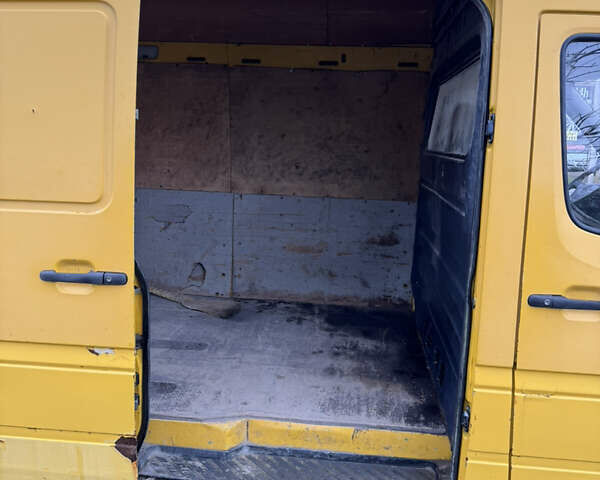 Желтый Мерседес Sprinter, объемом двигателя 2.87 л и пробегом 505 тыс. км за 4500 $, фото 13 на Automoto.ua