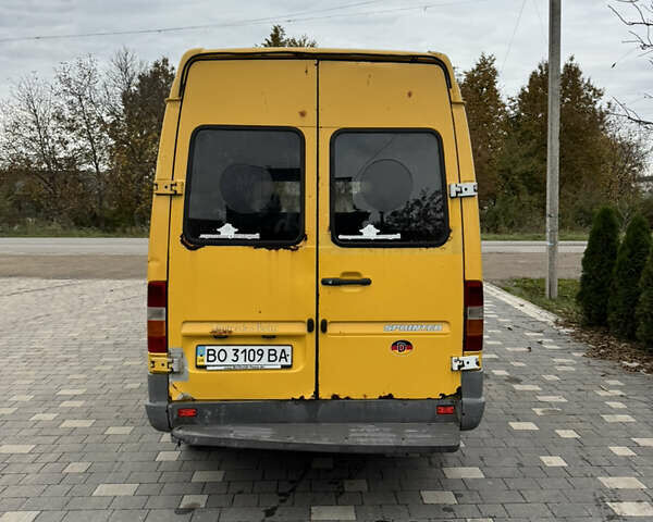 Желтый Мерседес Sprinter, объемом двигателя 2.87 л и пробегом 505 тыс. км за 4500 $, фото 4 на Automoto.ua