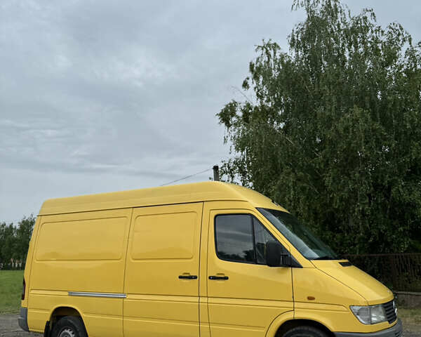 Желтый Мерседес Sprinter, объемом двигателя 2.9 л и пробегом 560 тыс. км за 5800 $, фото 5 на Automoto.ua