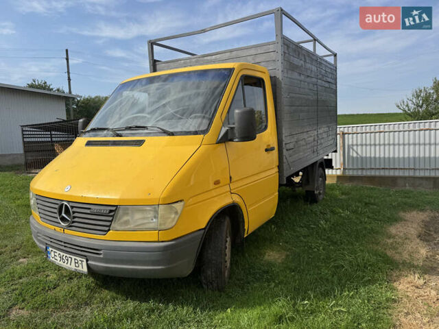 Желтый Мерседес Sprinter, объемом двигателя 2.3 л и пробегом 400 тыс. км за 6800 $, фото 3 на Automoto.ua