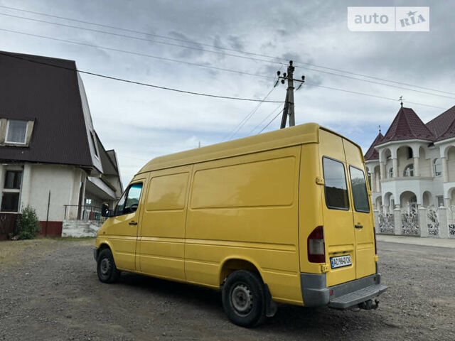 Желтый Мерседес Sprinter, объемом двигателя 2.9 л и пробегом 560 тыс. км за 5800 $, фото 1 на Automoto.ua