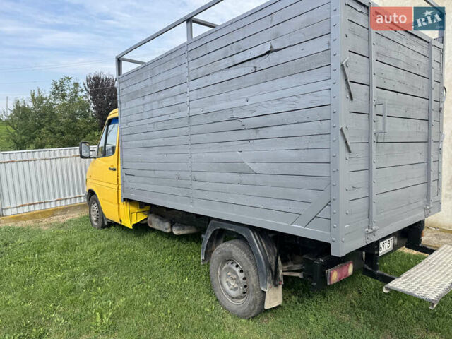 Желтый Мерседес Sprinter, объемом двигателя 2.3 л и пробегом 400 тыс. км за 6800 $, фото 2 на Automoto.ua