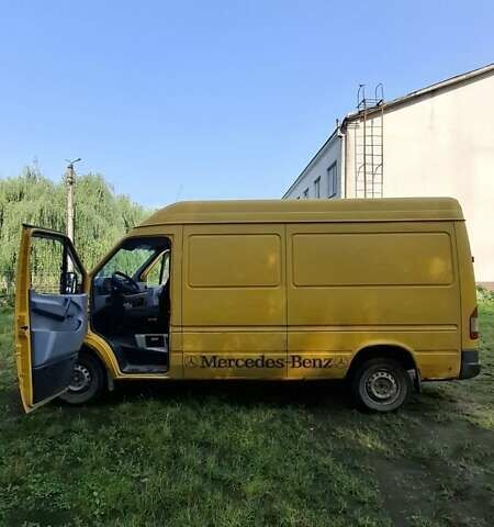 Желтый Мерседес Sprinter, объемом двигателя 2.9 л и пробегом 799 тыс. км за 4500 $, фото 2 на Automoto.ua