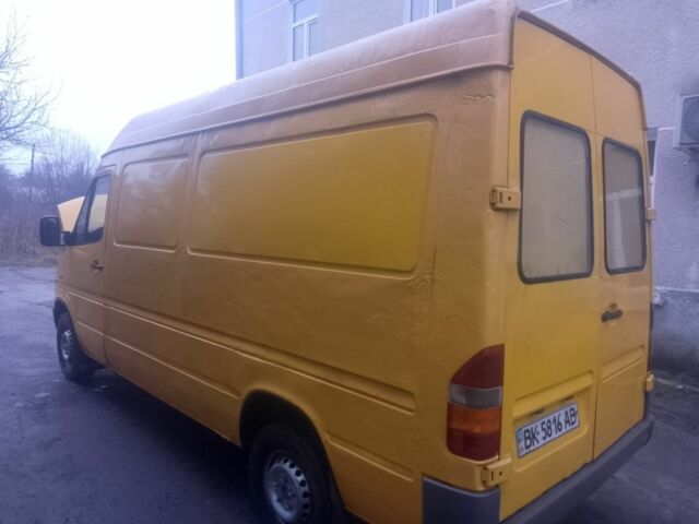 Желтый Мерседес Sprinter, объемом двигателя 0 л и пробегом 500 тыс. км за 3999 $, фото 8 на Automoto.ua