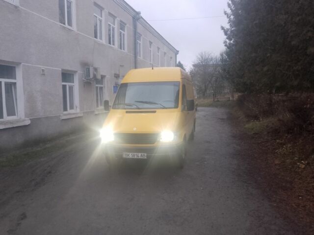 Желтый Мерседес Sprinter, объемом двигателя 0 л и пробегом 500 тыс. км за 3999 $, фото 1 на Automoto.ua