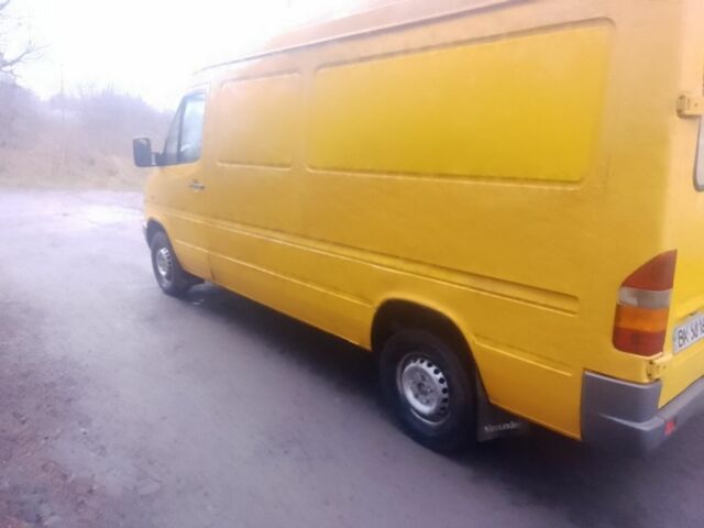 Желтый Мерседес Sprinter, объемом двигателя 0 л и пробегом 500 тыс. км за 3999 $, фото 4 на Automoto.ua