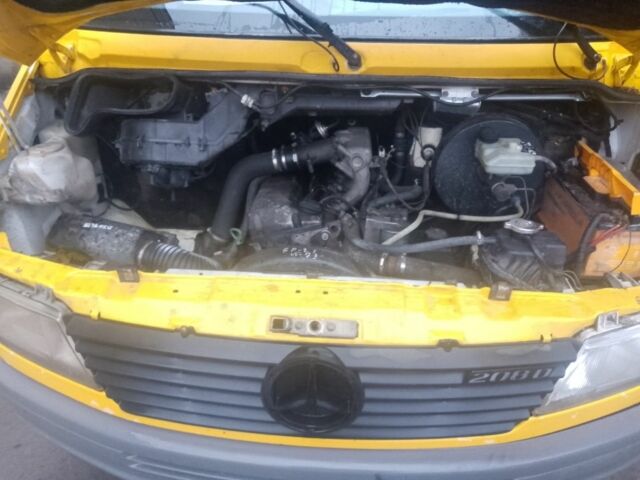 Желтый Мерседес Sprinter, объемом двигателя 0 л и пробегом 500 тыс. км за 3999 $, фото 7 на Automoto.ua