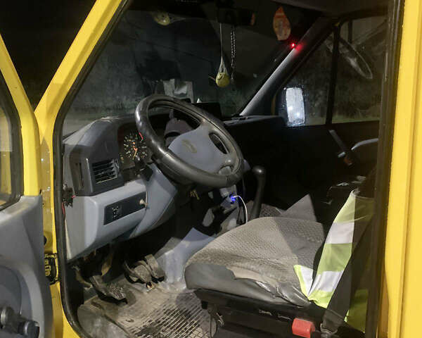 Желтый Мерседес Sprinter, объемом двигателя 2.9 л и пробегом 400 тыс. км за 7200 $, фото 4 на Automoto.ua