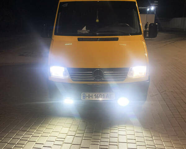 Желтый Мерседес Sprinter, объемом двигателя 2.9 л и пробегом 400 тыс. км за 7200 $, фото 1 на Automoto.ua