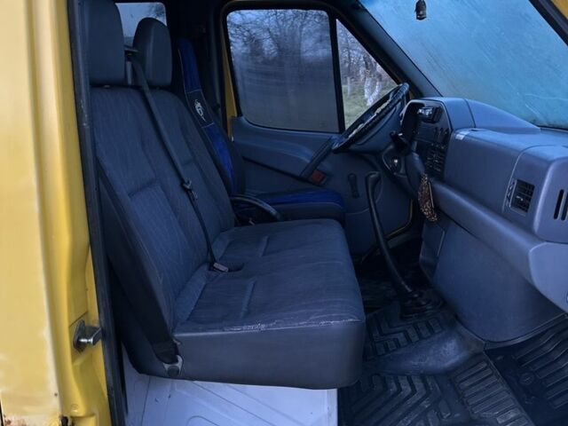 Желтый Мерседес Sprinter, объемом двигателя 2.9 л и пробегом 300 тыс. км за 2500 $, фото 8 на Automoto.ua
