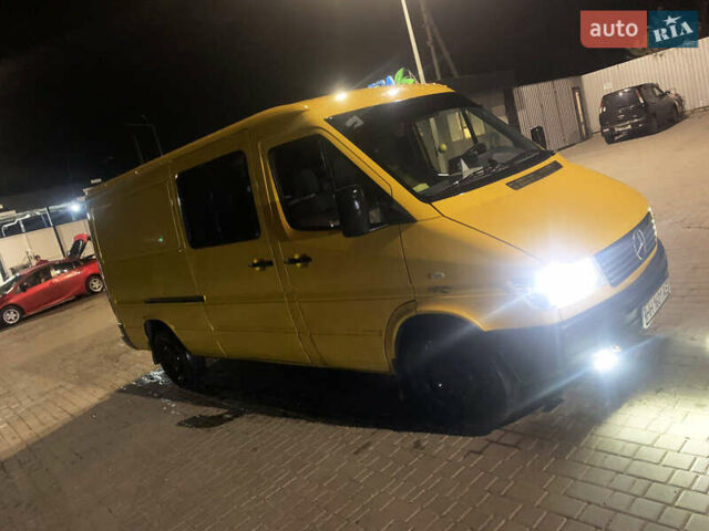 Желтый Мерседес Sprinter, объемом двигателя 2.9 л и пробегом 400 тыс. км за 7200 $, фото 2 на Automoto.ua